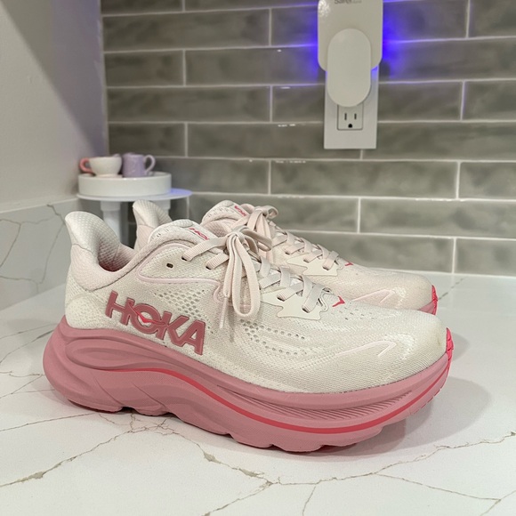 Hoka Shoes - Hoka Clifton 10 Running Shoes. Women’s Size 8B Color Rose Cream / Dried Rose